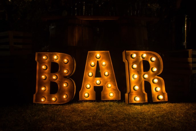 из чего делают объемные буквы